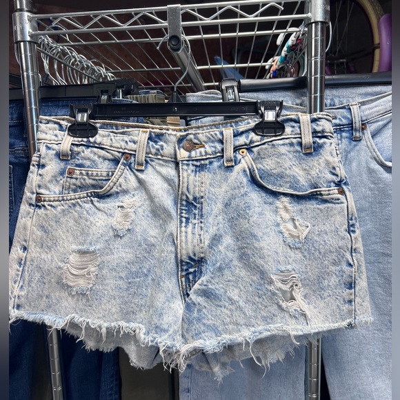 Womens Levi's cut off Jean shorts size 34 - Picture 1 of 3